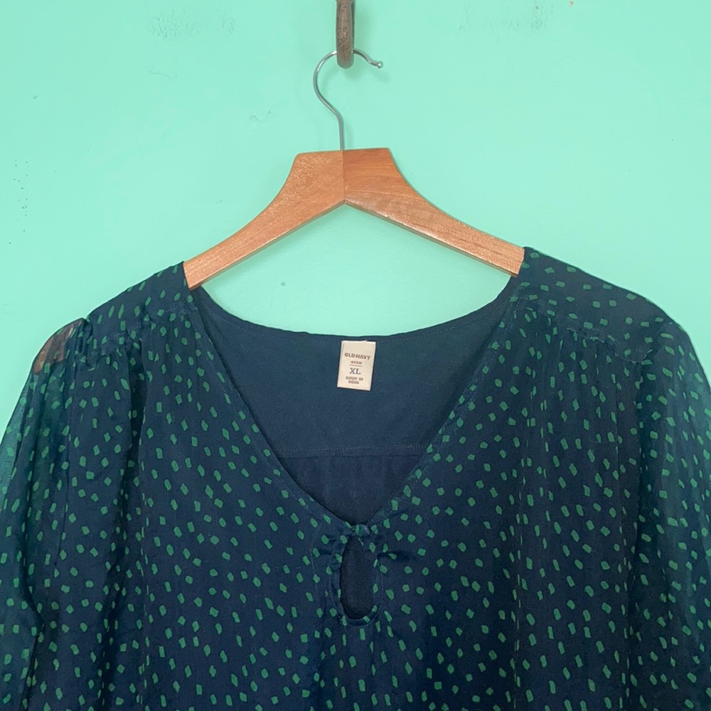 Old navy-dress with sheer sleeves